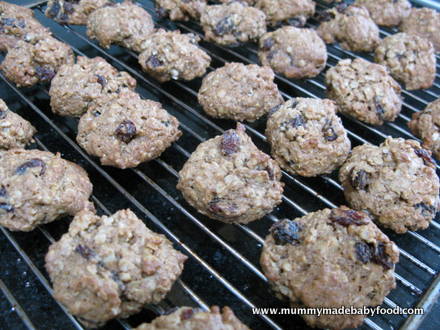 Home Made Cake: Oatmeal Raisin Cookies