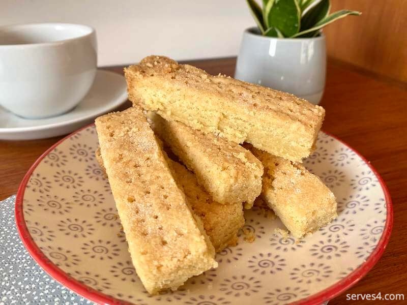 Learn how to make shortbread with this delicious and super easy recipe.