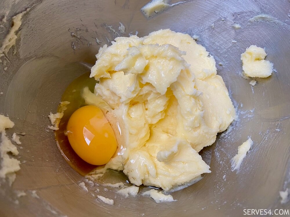 Making Victoria Sponge Cake