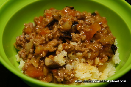 This quick pasta is also one of the timeless recipes that seems to always be popular with children - pasta Bolognese sauce with an added twist.