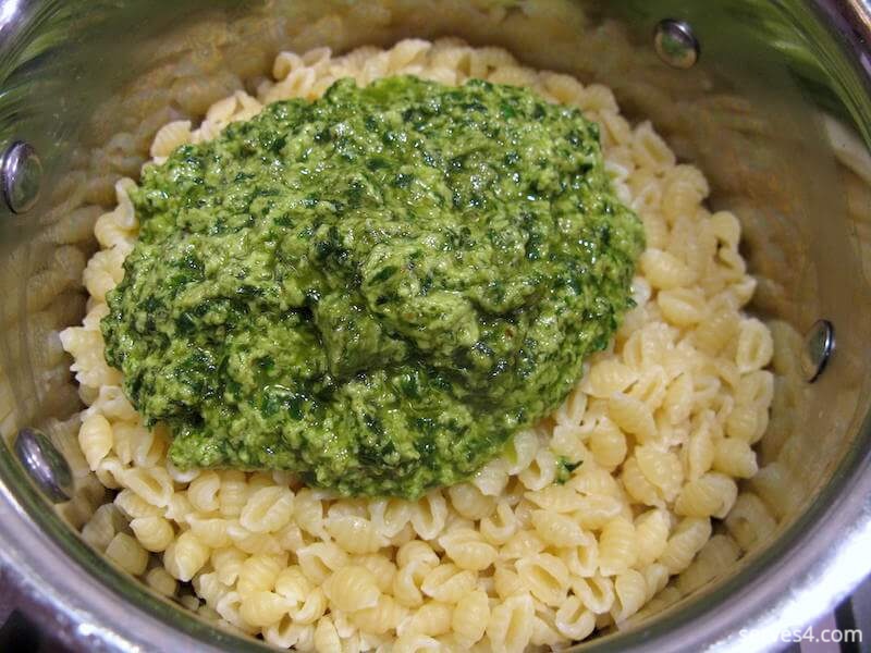 Quick Pasta Recipe for Baby: Pesto with Almond