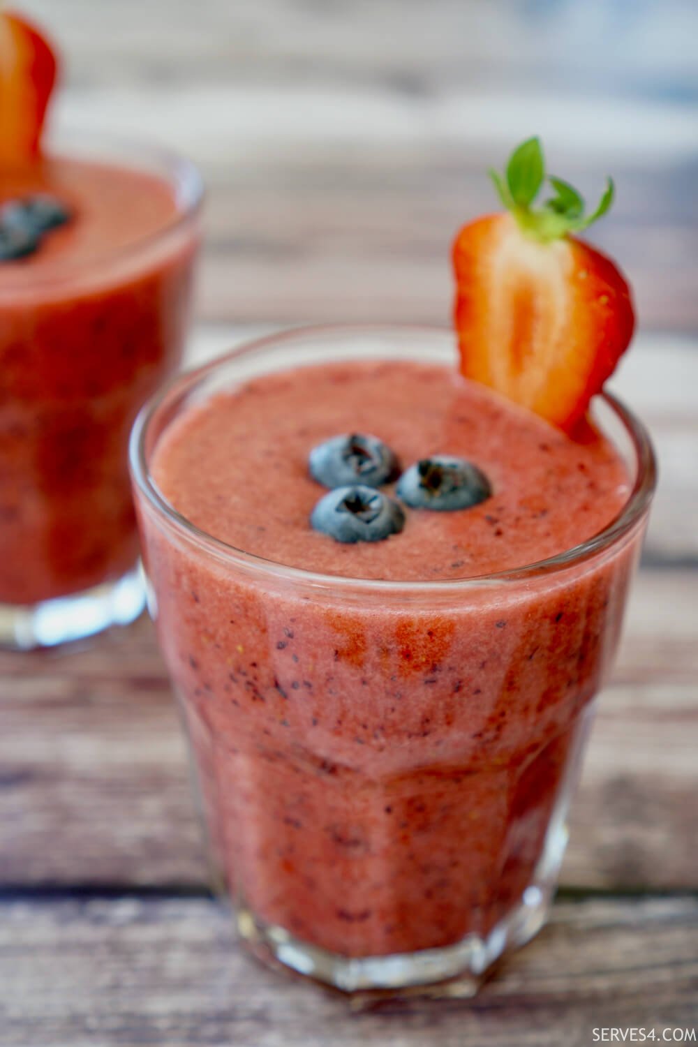 This strawberry and blueberry smoothie is a wonderful refreshment and an ideal way to enjoy your summer fruits!