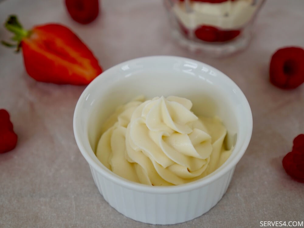 With this easy whipped mascarpone cream, you can now make your desserts even more delicious.