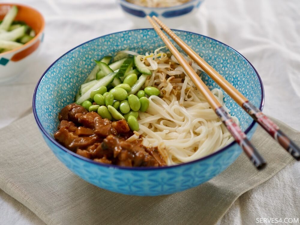 Chinese Zha Jiang Noodles (炸酱面)