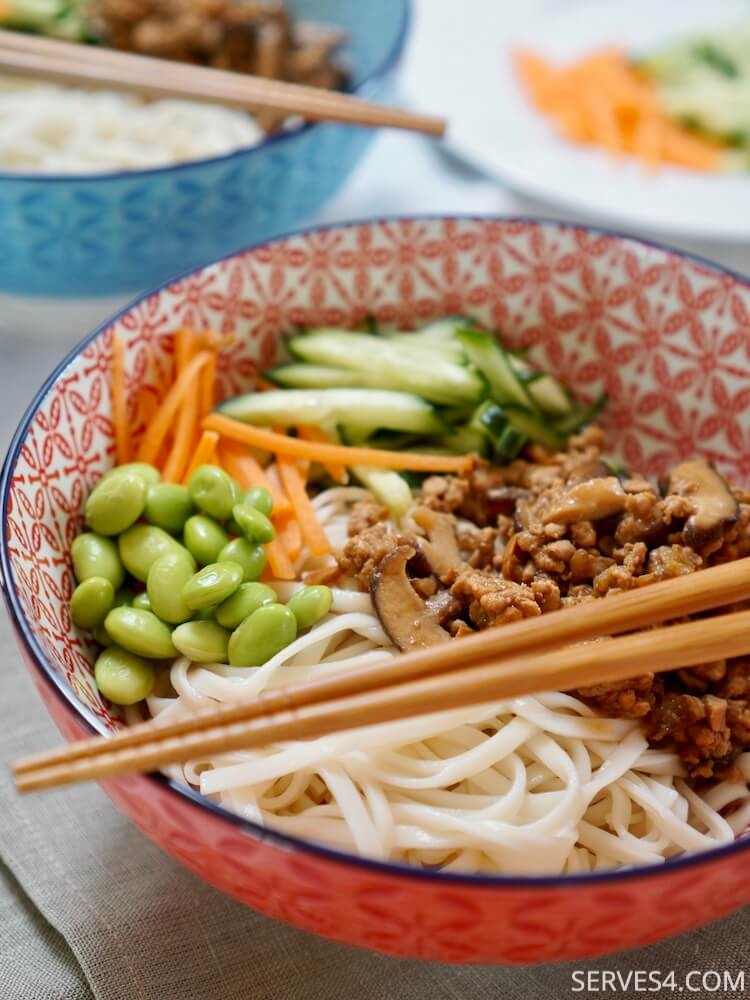 Chinese Zha Jiang Noodles (炸酱面)